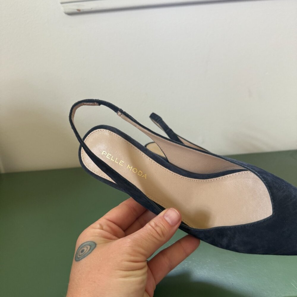 EUC Pelle Moda Navy Blue Suede Sling Back Leather Low Heels, Size 6 - Picture 2 of 5